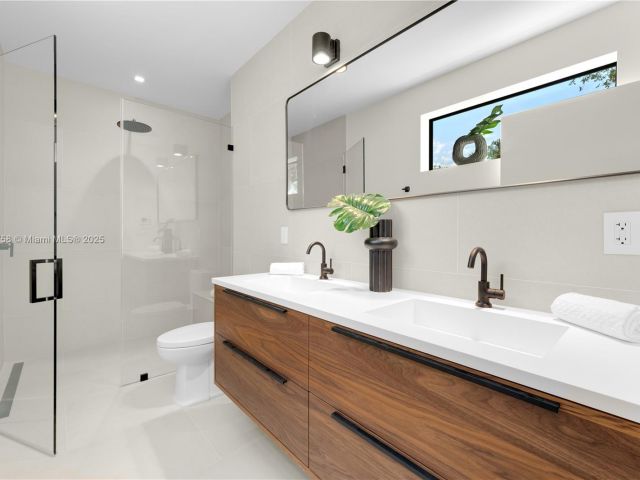 Продажа дома по адресу 3073 Hibiscus St 1 - фото 5976984