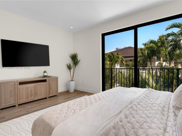 Продажа дома по адресу 3073 Hibiscus St 1 - фото 5976985