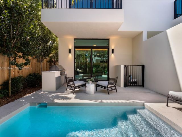 Продажа дома по адресу 3073 Hibiscus St 1 - фото 5976988