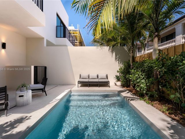 Продажа дома по адресу 3073 Hibiscus St 1 - фото 5976989