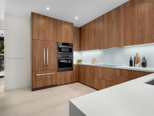 Продажа дома по адресу 3073 Hibiscus St 1 - фото 5976991