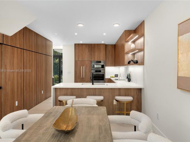 Продажа дома по адресу 3073 Hibiscus St 1 - фото 5976995