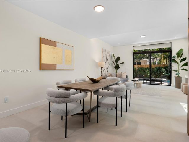 Продажа дома по адресу 3073 Hibiscus St 1 - фото 5976996