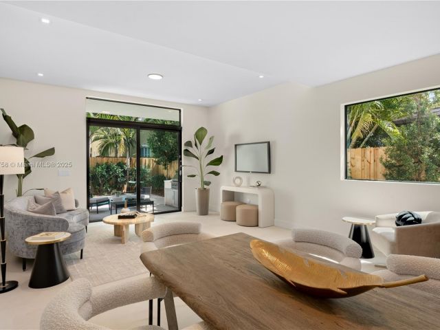 Продажа дома по адресу 3073 Hibiscus St 1 - фото 5976998