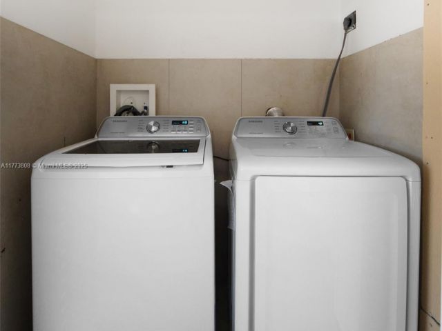 Продажа дома по адресу 621 Hudson Rd - фото 5865219