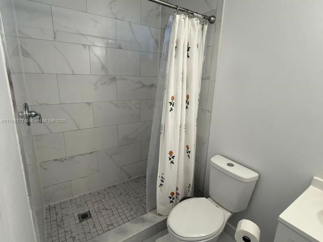 Продажа дома по адресу 3434 NW 101st St - фото 5886434