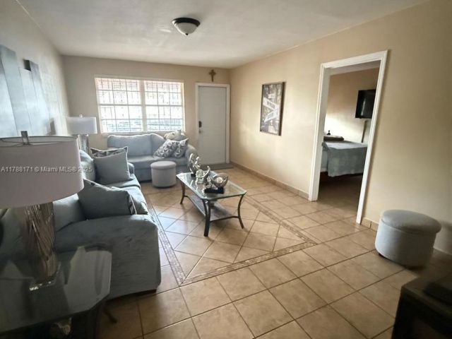 Продажа дома по адресу 3434 NW 101st St - фото 5886446