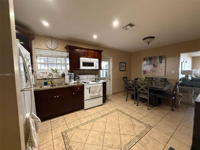 Продажа дома по адресу 3434 NW 101st St - фото 5886447