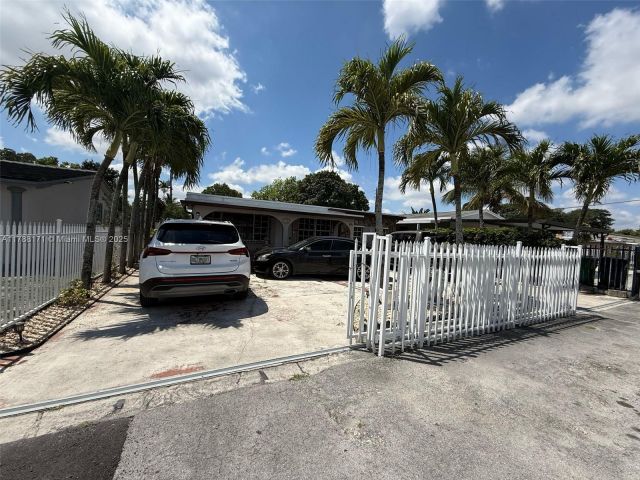 Продажа дома по адресу 3434 NW 101st St - фото 5886450