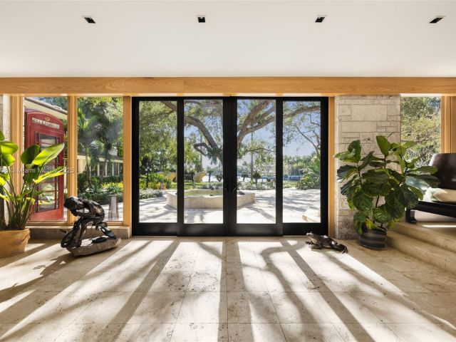 Продажа дома по адресу 700 Arvida Pkwy - фото 5974925