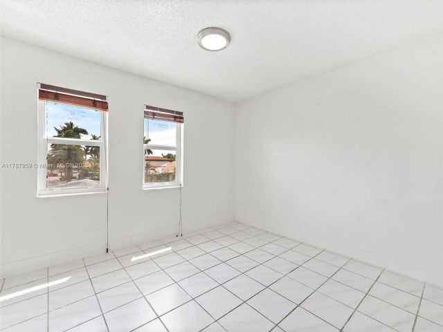 Продажа дома по адресу 13841 SW 17th Ter - фото 6099688