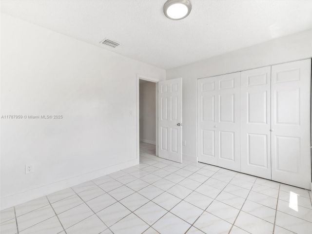 Продажа дома по адресу 13841 SW 17th Ter - фото 6099690