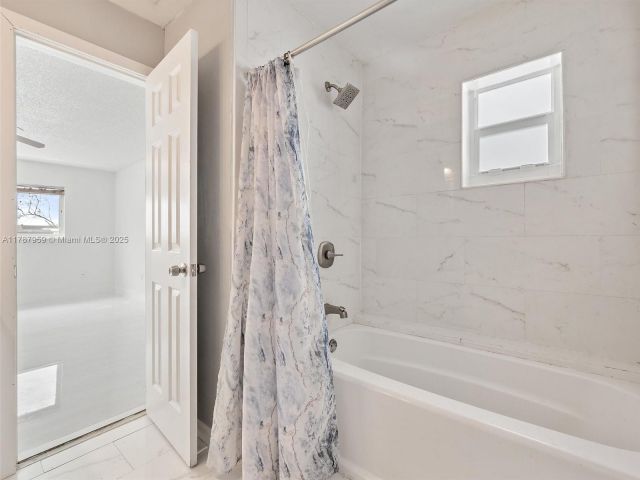 Продажа дома по адресу 13841 SW 17th Ter - фото 6099692