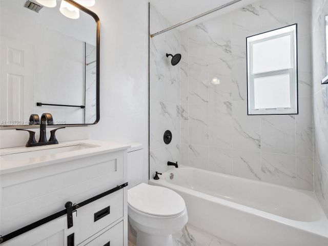 Продажа дома по адресу 13841 SW 17th Ter - фото 6099693