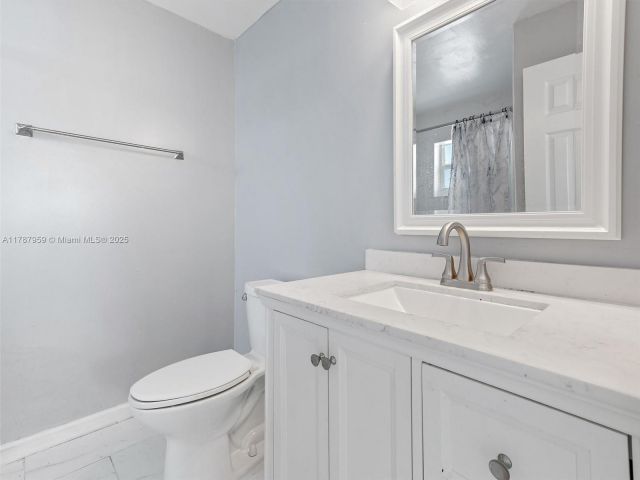 Продажа дома по адресу 13841 SW 17th Ter - фото 6099694