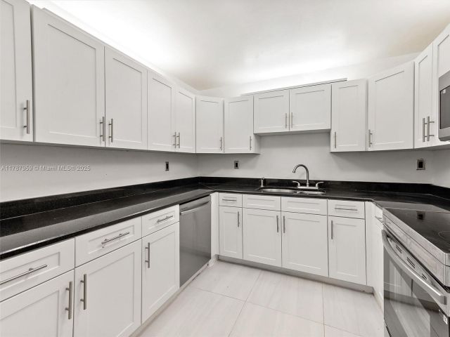 Продажа дома по адресу 13841 SW 17th Ter - фото 6099699