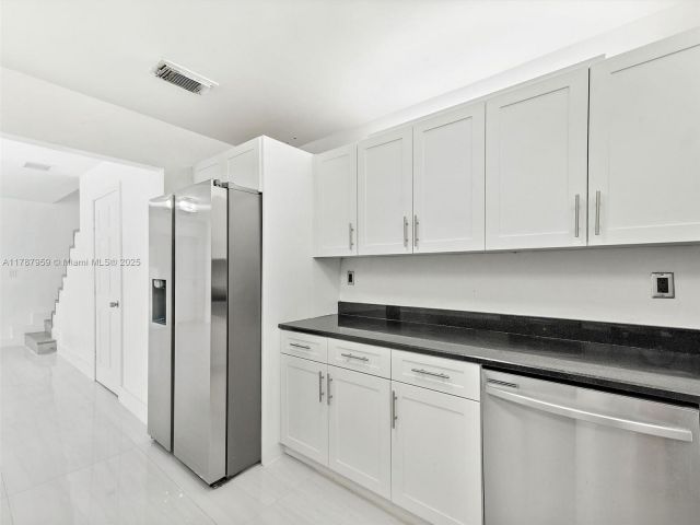 Продажа дома по адресу 13841 SW 17th Ter - фото 6099701