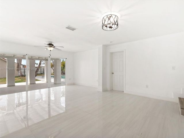 Продажа дома по адресу 13841 SW 17th Ter - фото 6099702