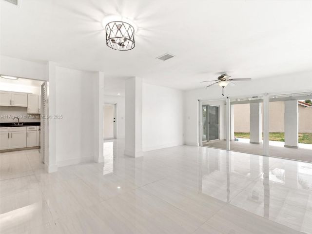 Продажа дома по адресу 13841 SW 17th Ter - фото 6099703