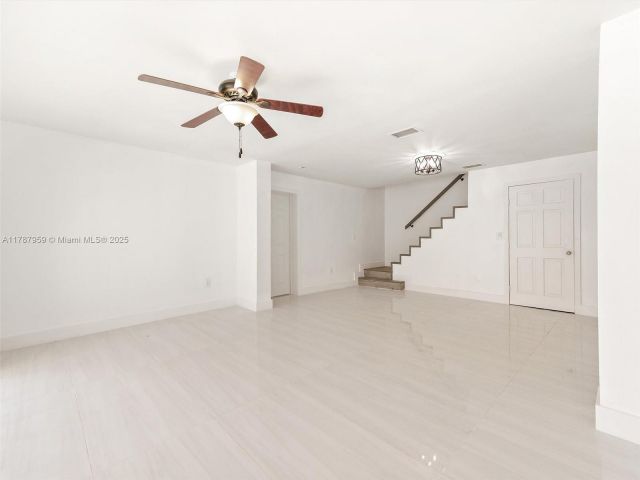 Продажа дома по адресу 13841 SW 17th Ter - фото 6099704