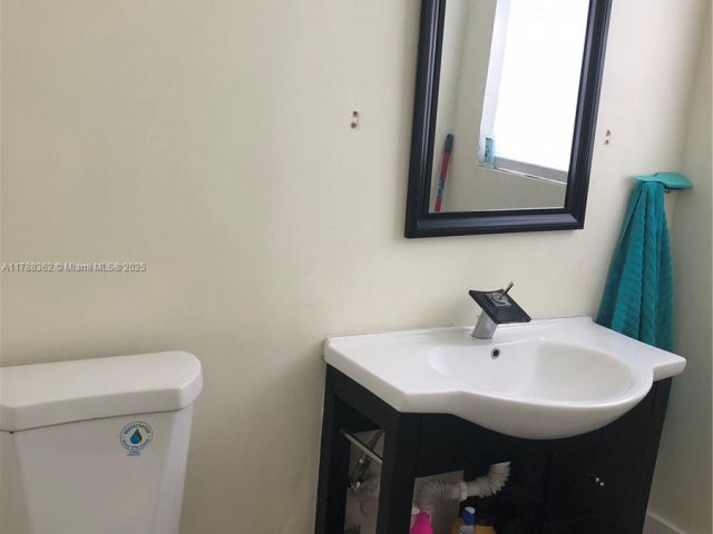 Продажа дома по адресу 2231 SW 57th Ct - фото 5987887