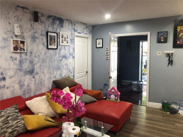 Продажа дома по адресу 2231 SW 57th Ct - фото 5987890