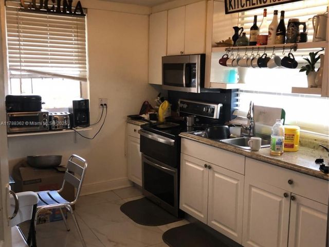 Продажа дома по адресу 2231 SW 57th Ct - фото 5987891