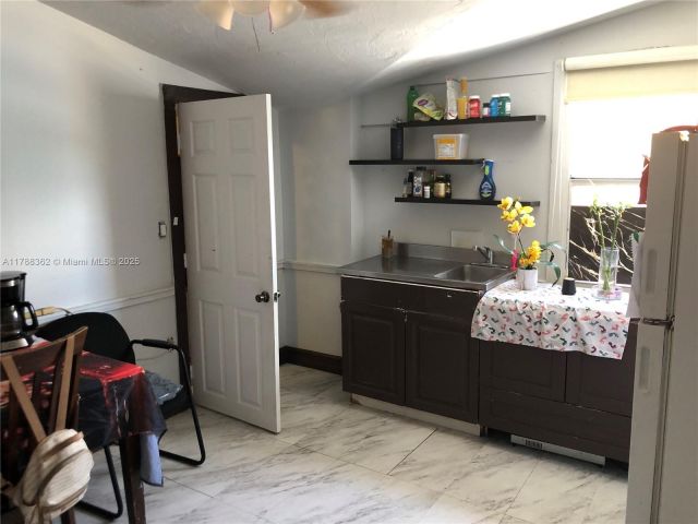 Продажа дома по адресу 2231 SW 57th Ct - фото 5987892