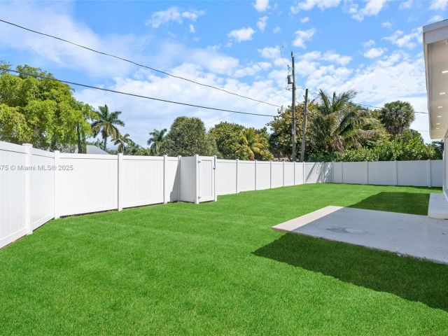 Продажа дома по адресу 1917 N Swinton Ave - фото 5878638