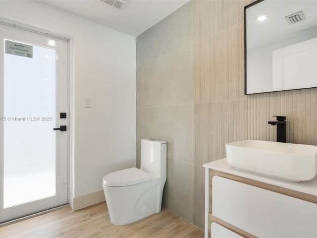 Продажа дома по адресу 1917 N Swinton Ave - фото 5878640