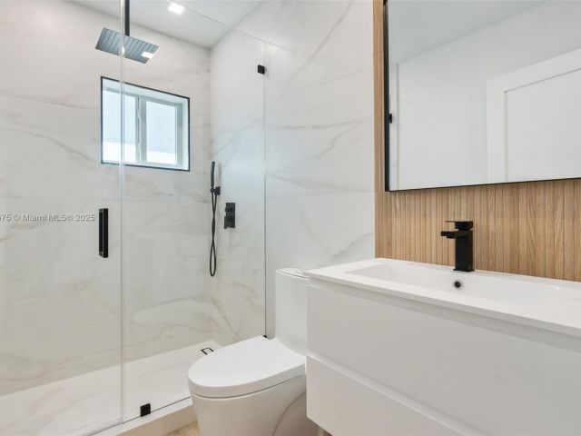 Продажа дома по адресу 1917 N Swinton Ave - фото 5878642