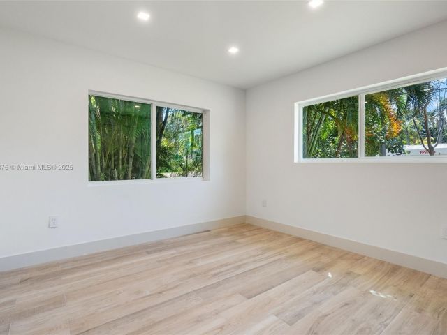 Продажа дома по адресу 1917 N Swinton Ave - фото 5878644