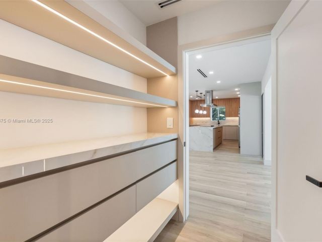 Продажа дома по адресу 1917 N Swinton Ave - фото 5878645