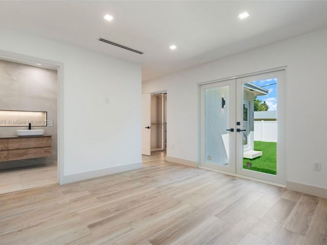 Продажа дома по адресу 1917 N Swinton Ave - фото 5878647