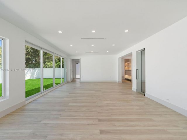 Продажа дома по адресу 1917 N Swinton Ave - фото 5878648