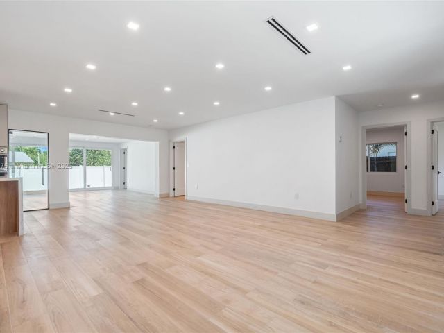 Продажа дома по адресу 1917 N Swinton Ave - фото 5878651