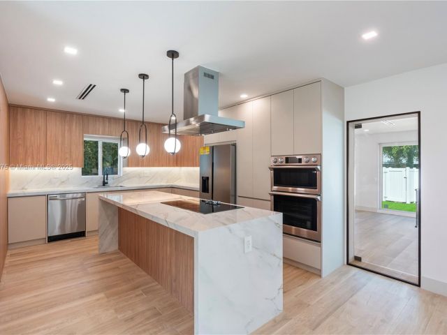 Продажа дома по адресу 1917 N Swinton Ave - фото 5878652