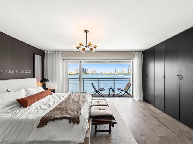 Продажа дома по адресу 3927 NE 171st St C - фото 5857470