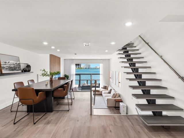 Продажа дома по адресу 3927 NE 171st St C - фото 5857478