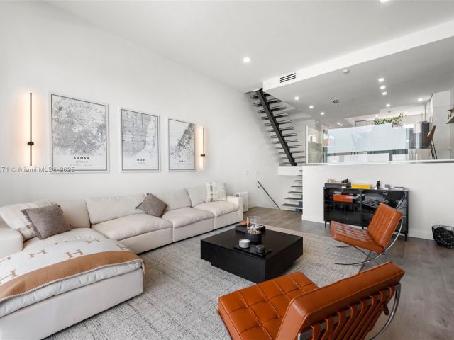 Продажа дома по адресу 3927 NE 171st St C - фото 5857479