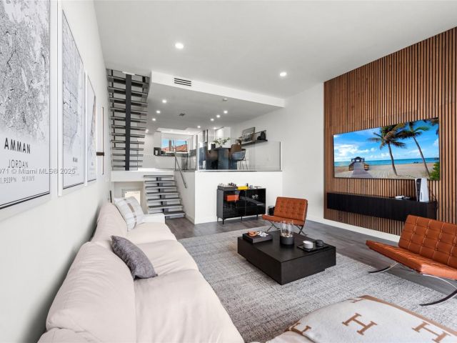 Продажа дома по адресу 3927 NE 171st St C - фото 5857480