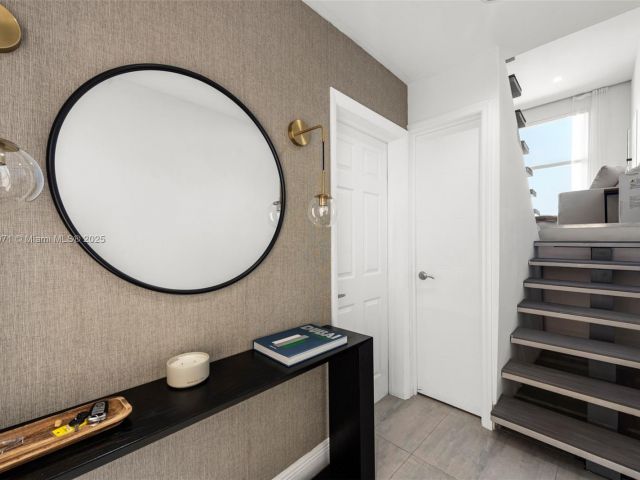 Продажа дома по адресу 3927 NE 171st St C - фото 5857482