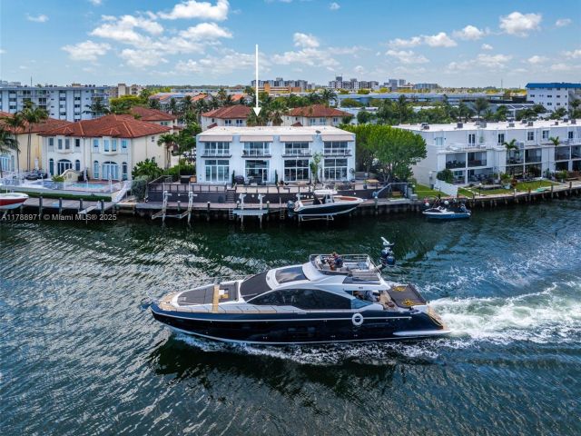 Продажа дома по адресу 3927 NE 171st St C - фото 5857483