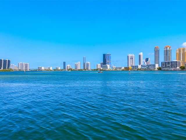 Продажа дома по адресу 3927 NE 171st St C - фото 5857485