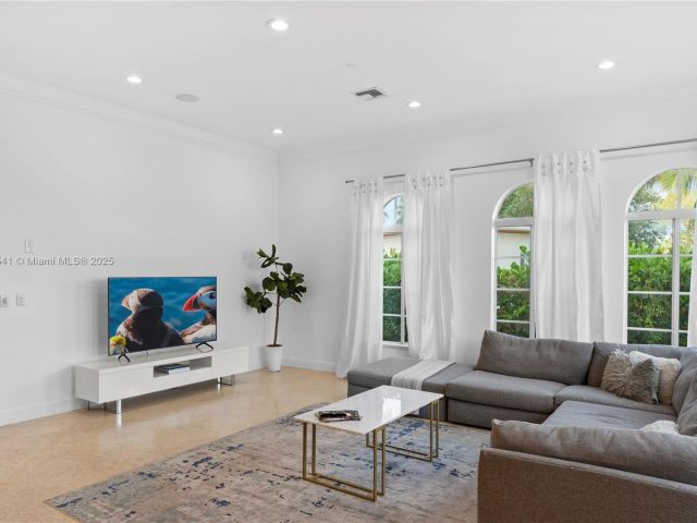 Дом в аренду по адресу 1223 Jackson St - фото 5875188