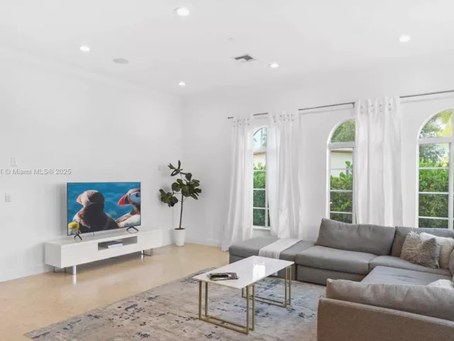 Дом в аренду по адресу 1223 Jackson St - фото 5875188