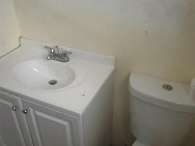 Продажа дома по адресу 640 NW 16th St - фото 5936389