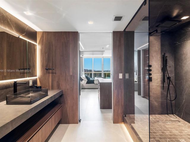 Продажа квартиры # - фото 5873862