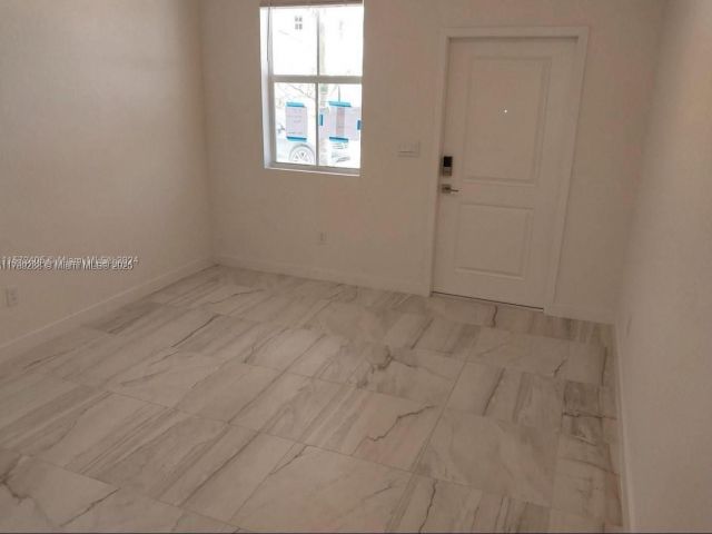 Продажа дома по адресу 1790 SE 7th Ter - фото 5869231