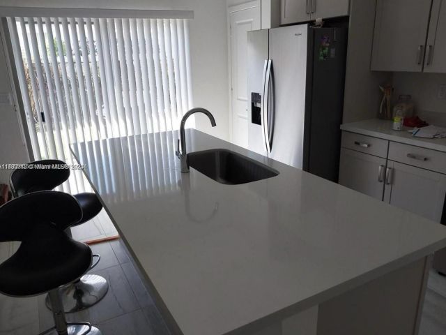 Продажа дома по адресу 1790 SE 7th Ter - фото 5869234